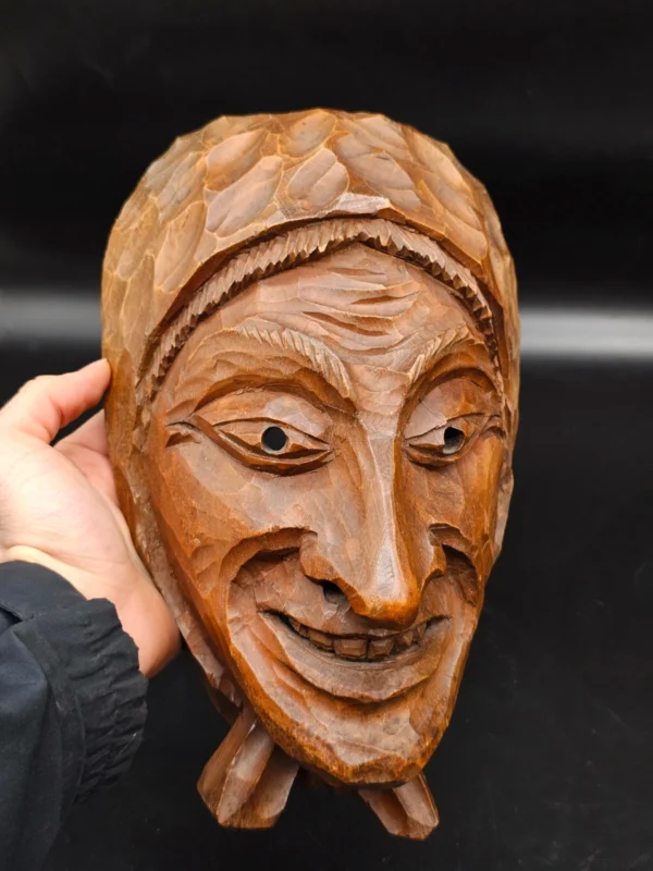 Ręcznie rzeźbiona maska z drewna H.R. 30x28 dekoracja folk art