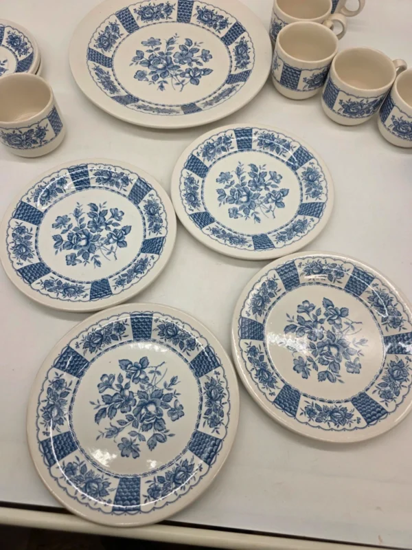 Zestaw Johnson Bros England niebieski – 6 filiżanek + talerze vintage