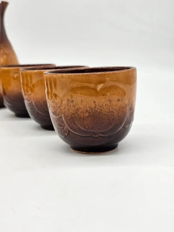 Niemiecki zestaw Ceramiczny dzbanek + 6 czarek relief winogrona vintage