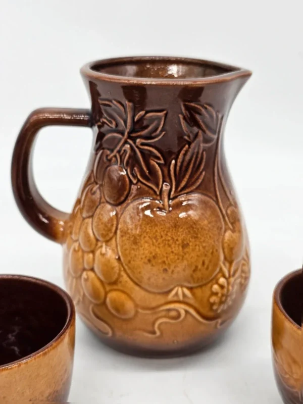 Niemiecki zestaw Ceramiczny dzbanek + 6 czarek relief winogrona vintage
