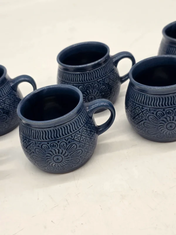 Komplet 6 granatowych kubków ceramicznych reliefowych vintage retro