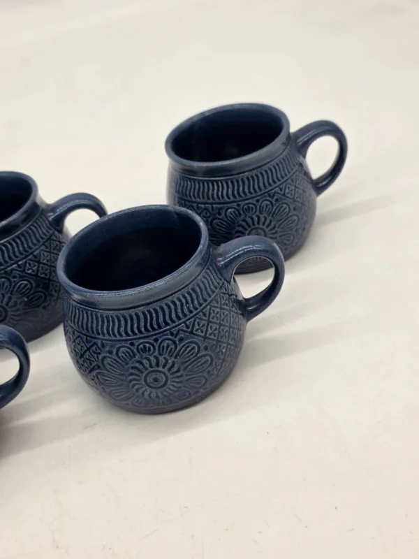 Komplet 6 granatowych kubków ceramicznych reliefowych vintage retro