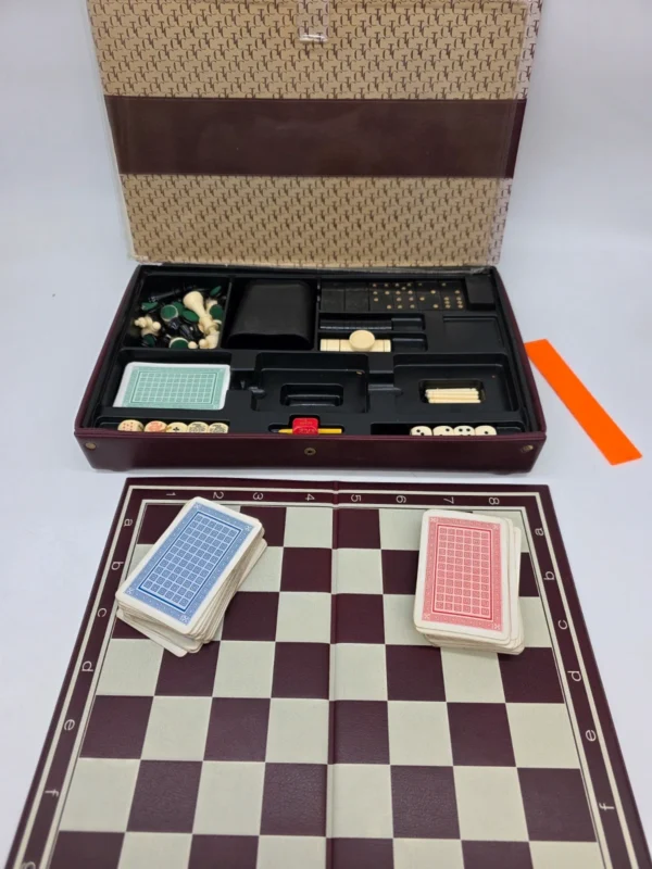 Traveller’s Club Collection zestaw gier podróżnych szachy domino karty