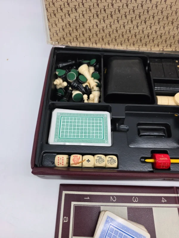 Traveller’s Club Collection zestaw gier podróżnych szachy domino karty