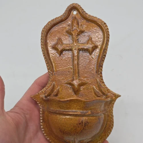 Kropielnica ścienna ceramiczna krzyż vintage ręcznie zdobiona 20 cm