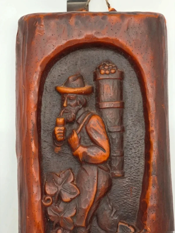 Płaskorzeźba ścienna z wosku winiarz winobranie dekoracja 47x20 cm
