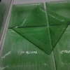 Zestaw 8 zielonych szklanych talerzy i mis kwadratowych 25x25