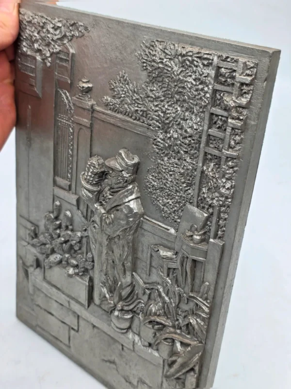 Metalowa plakieta ścienna relief ogrodnik z kaktusem vintage 22x29