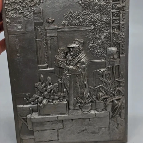 Metalowa plakieta ścienna relief ogrodnik z kaktusem vintage 22x29