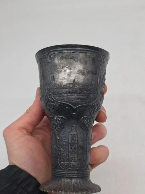 Puchar cynowy Münster 95% Zinn reliefy architektury 14 cm
