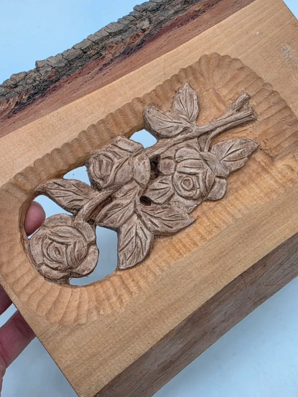 Płaskorzeźba z różami dekoracja ścienna 19x25 cm rustykalna