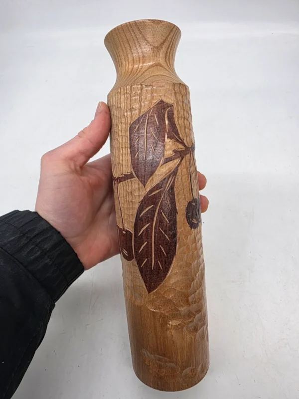 Drewniany wazon 29 cm motyw wiśni ręcznie rzeźbiony vintage