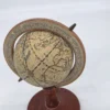 Mini globus vintage na drewnianej podstawie 19 cm Made in Hong Kong