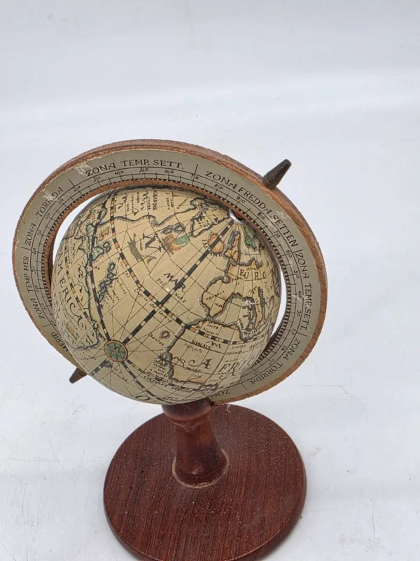 Mini globus vintage na drewnianej podstawie 19 cm Made in Hong Kong