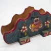 Drewniany serwetnik folk ręcznie malowany 15x8 cm vintage