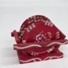 Komplet drewnianych podkładek folk 6 sztuk ze stojakiem czerwone ręcznie malowane vintage