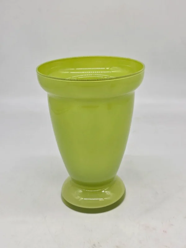 Wazon ze szkła dmuchanego limonkowa zieleń 20 cm vintage