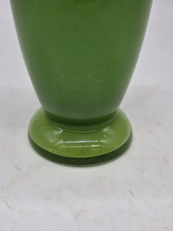 Wazon ze szkła dmuchanego zielony 20 cm vintage