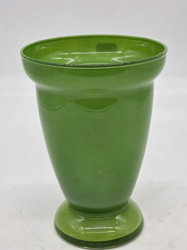 Wazon ze szkła dmuchanego zielony 20 cm vintage