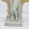 Figurka dekoracyjna kobieta przy balustradzie 25 cm