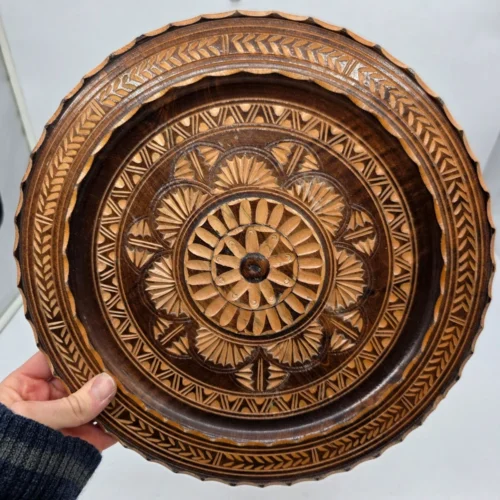 Ręcznie rzeźbiony drewniany talerz dekoracyjny 33 cm