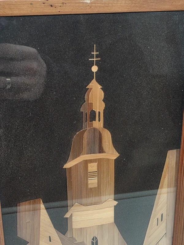 Obraz intarsja drewniana uliczka z kościołem vintage 19x42