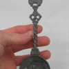 Cynowa łyżka dekoracyjna Volendam Holandia scenka rodzajowa 22 cm