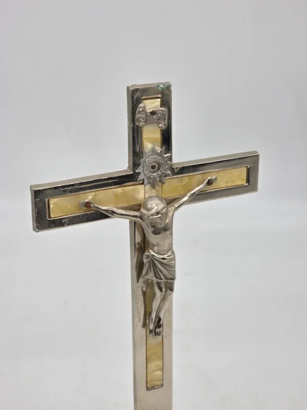 Krzyż stojący crucyfiks masa perłowa Niemcy 29 cm Arma Christi