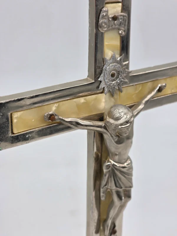 Krzyż stojący crucyfiks masa perłowa Niemcy 29 cm Arma Christi