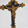 Krzyż stojący metalowy crucyfiks czarny ze złotym antyk 24 cm