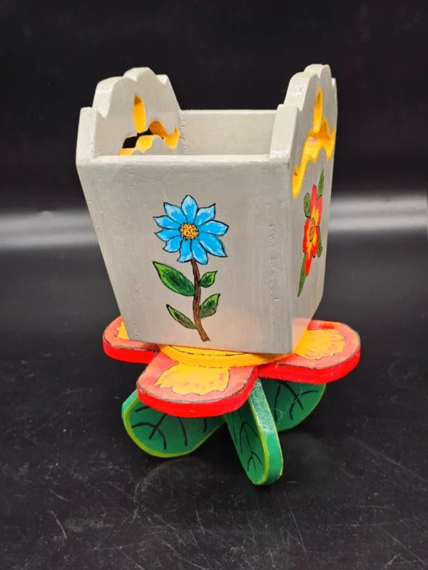 Drewniana ręcznie malowana osłonka na doniczkę folk art