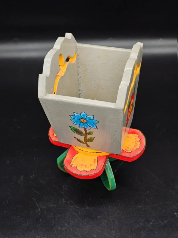 Drewniana ręcznie malowana osłonka na doniczkę folk art