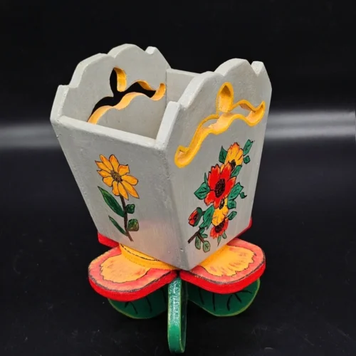 Drewniana ręcznie malowana osłonka na doniczkę folk art