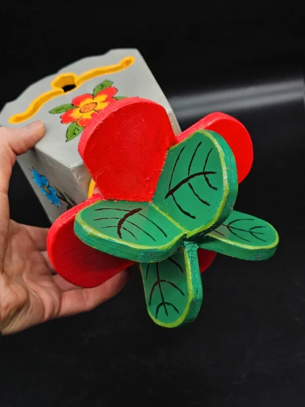 Drewniana ręcznie malowana osłonka na doniczkę folk art