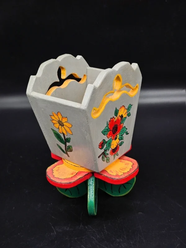 Drewniana ręcznie malowana osłonka na doniczkę folk art