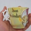 Kolekcjonerska filiżanka ze spodkiem porcelana relief Zum Andenken pamiątkowa