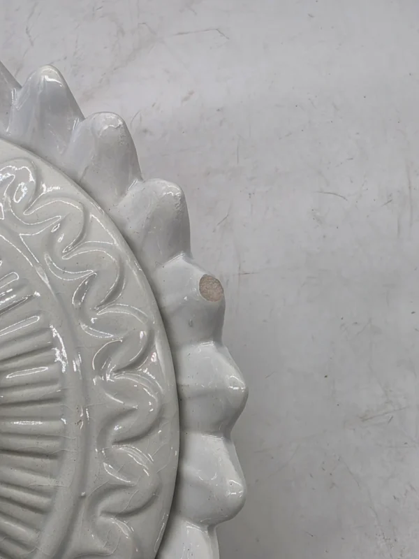 Ceramiczna biała bonboniera misa z pokrywką dekoracja kwiaty 3D