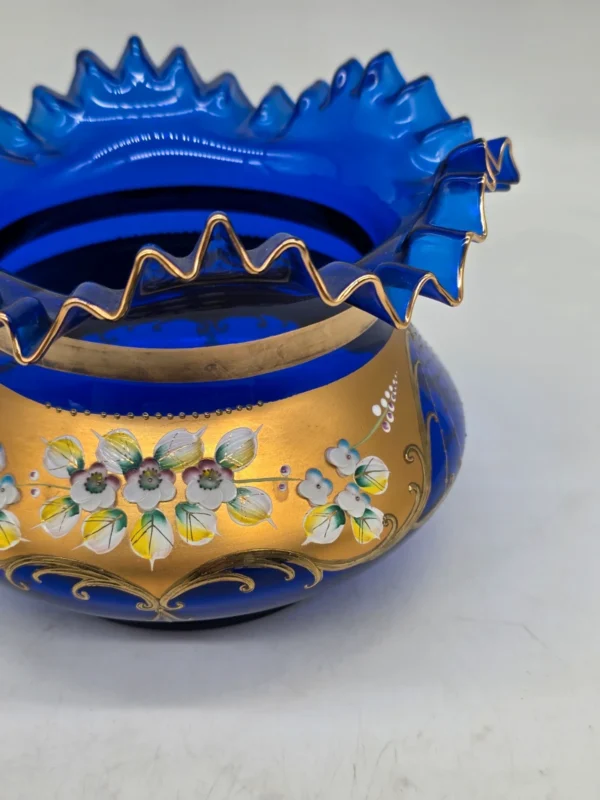 Wazon patera szkło kobaltowe Bohemia złocenia wysoka emalia kwiaty 20 cm