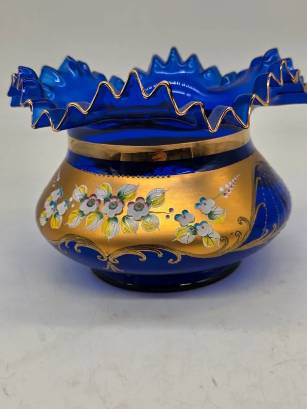 Wazon patera szkło kobaltowe Bohemia złocenia wysoka emalia kwiaty 20 cm