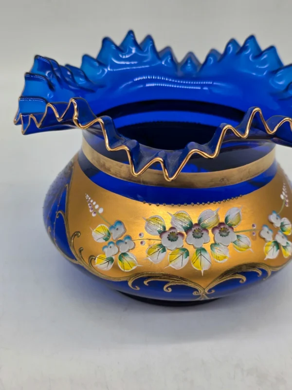 Wazon patera szkło kobaltowe Bohemia złocenia wysoka emalia kwiaty 20 cm