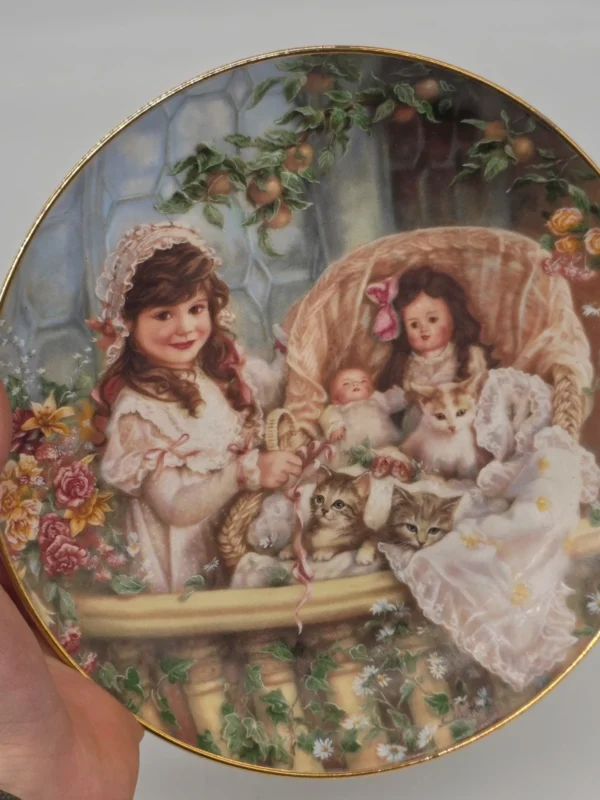 Talerz kolekcjonerski Sandra Kuck Cats in the Cradle fine china 21.5 cm