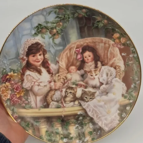 Talerz kolekcjonerski Sandra Kuck Cats in the Cradle fine china 21.5 cm