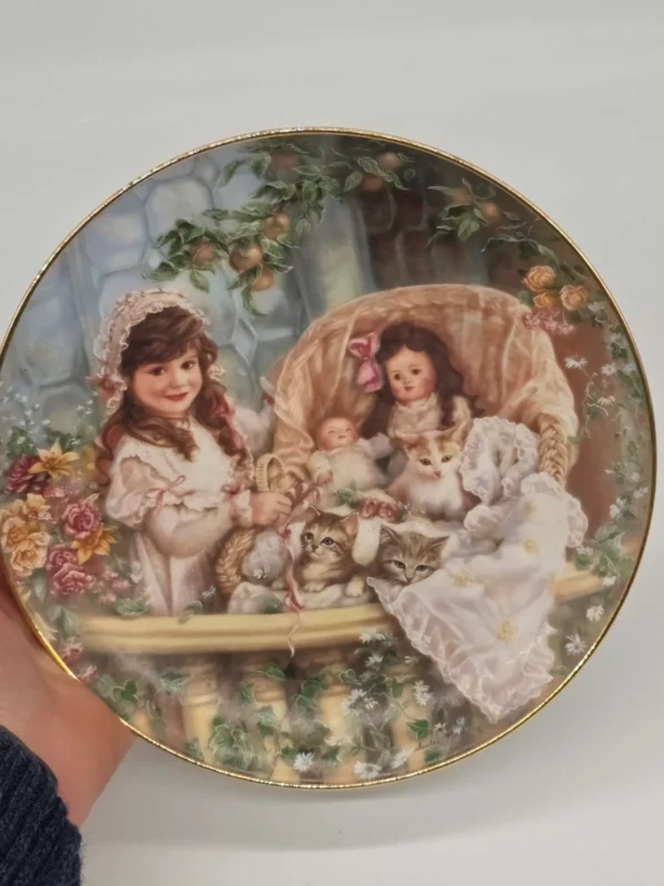 Talerz kolekcjonerski Sandra Kuck Cats in the Cradle fine china 21.5 cm