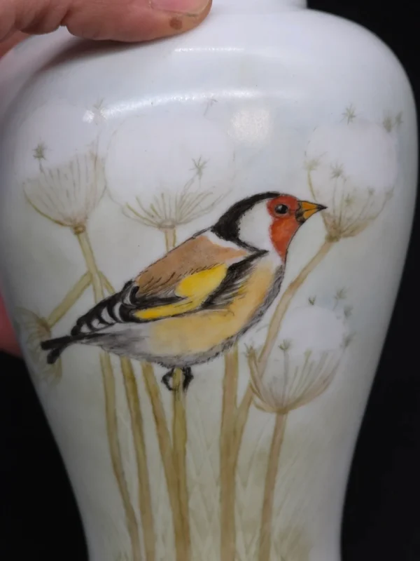 Porcelanowa waza z pokrywką motyw ptaka Szczygieł 24 cm