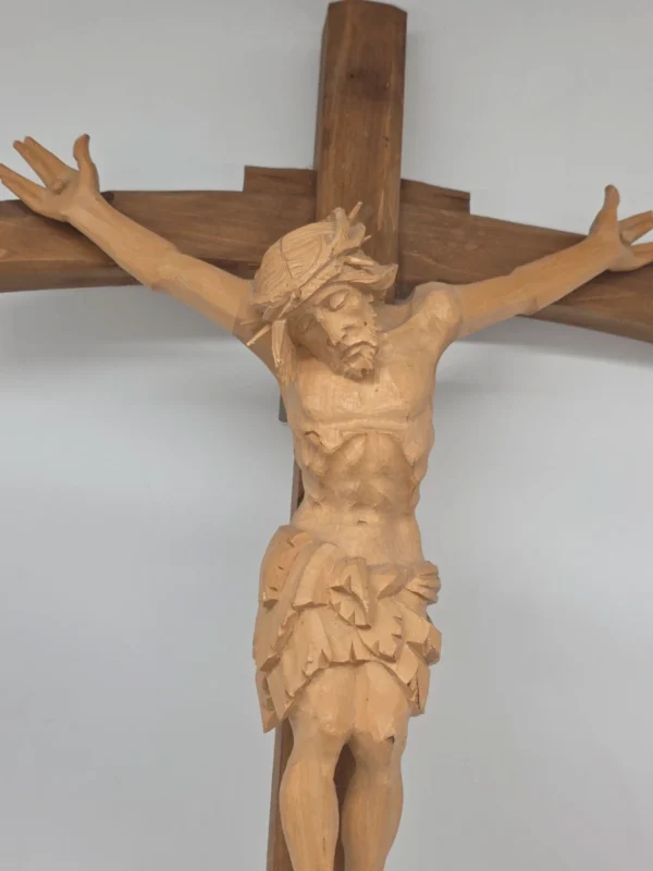 Duży drewniany krzyż rzeźba Chrystusa rękodzieło ludowe 72 cm