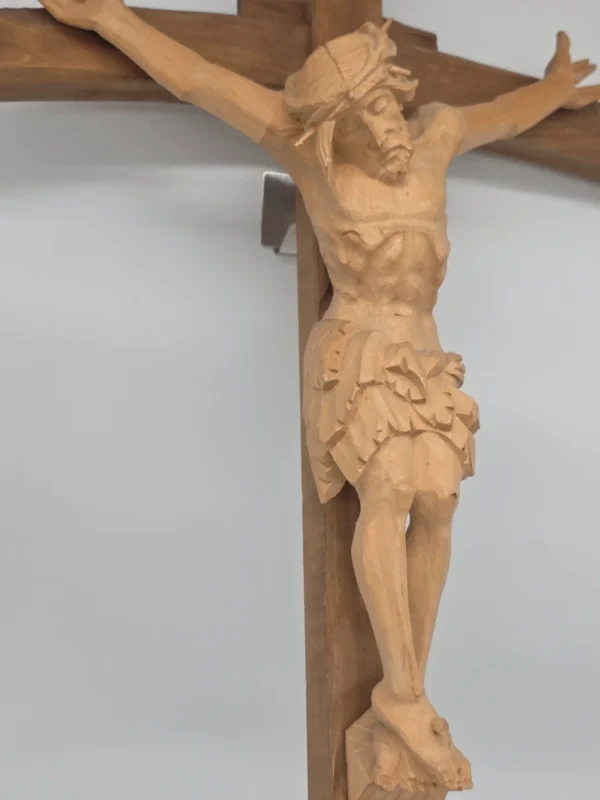 Duży drewniany krzyż rzeźba Chrystusa rękodzieło ludowe 72 cm