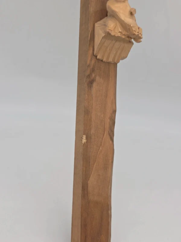 Duży drewniany krzyż rzeźba Chrystusa rękodzieło ludowe 72 cm