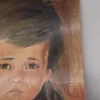 Portret płaczącego chłopca obraz na płycie drewnianej 50x70 cm