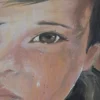 Portret płaczącego chłopca obraz na płycie drewnianej 50x70 cm