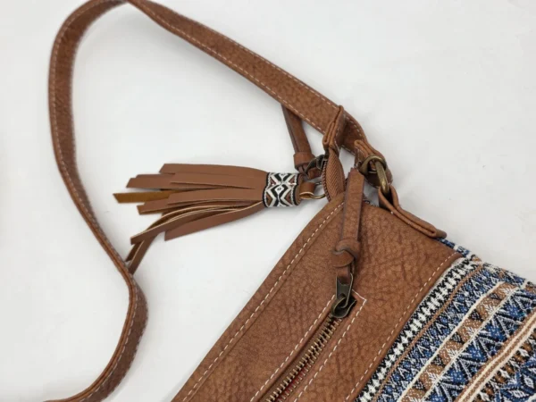 Brązowa torebka listonoszka boho etno z chwostem pojemna